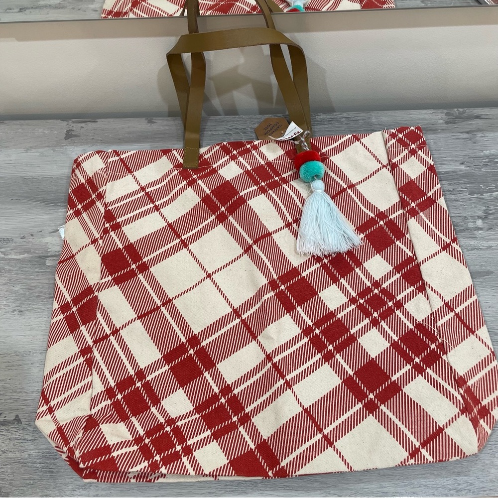 NWT! Canvas tote Pom Pom bag